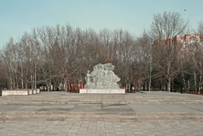 Памятник в Первомайском парке