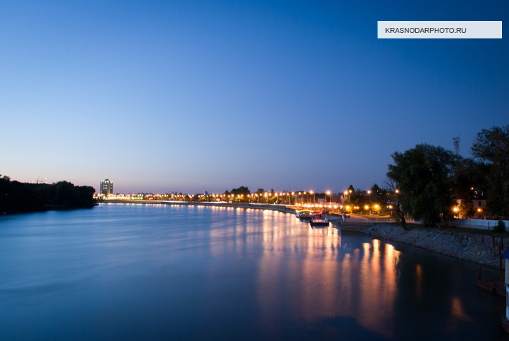 Вид на реку Кубань летним вечером