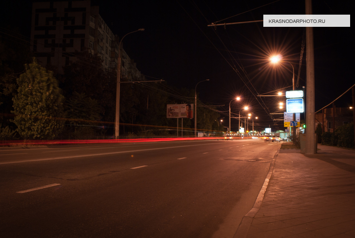 Улица Школьная в ночное время