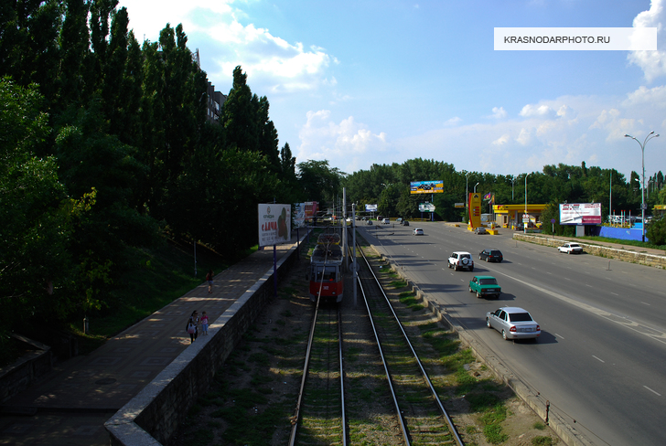 Вид на улицу Вишняковой с железнодорожного моста