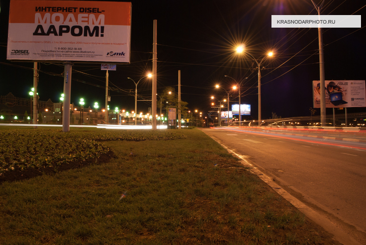 Улица Кубанская набережная в ночное время