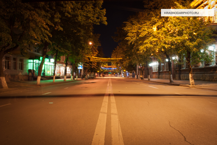 Улица Красная в ночное время