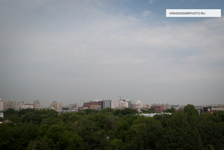 Вид на город Краснодар с колеса обозрения в парке имени Горького