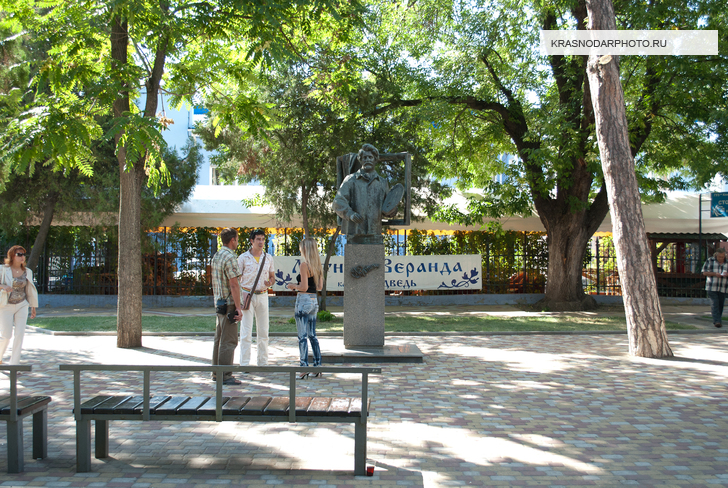 Памятник Илье Ефимовичу Репину