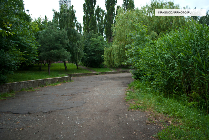 Парковая зона в районе Карасунского озера