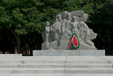 Памятник в Первомайской роще